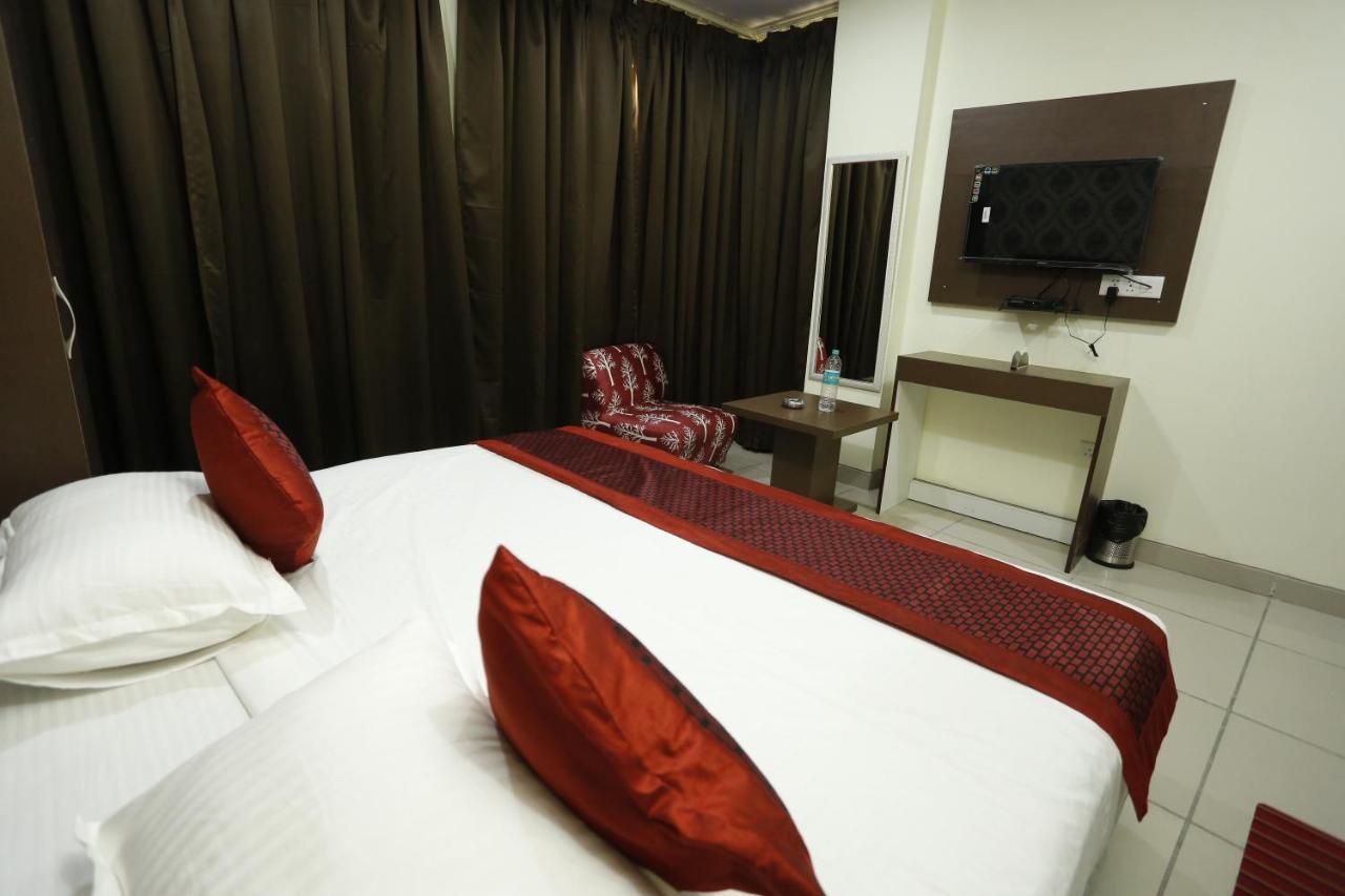 Airport Hotel Edge Home Stay 3*