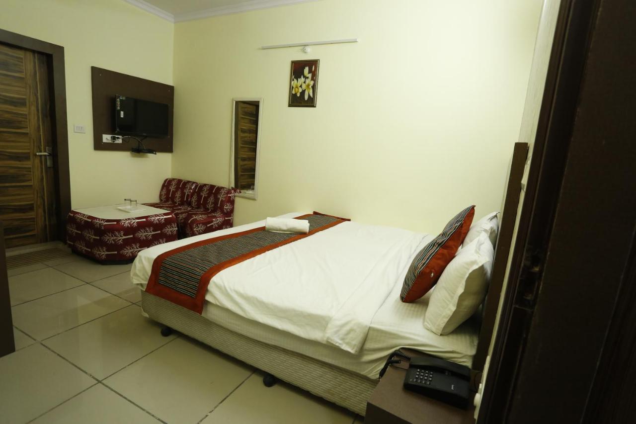 Hotel Airport Hotel Edge Home Stay 3*